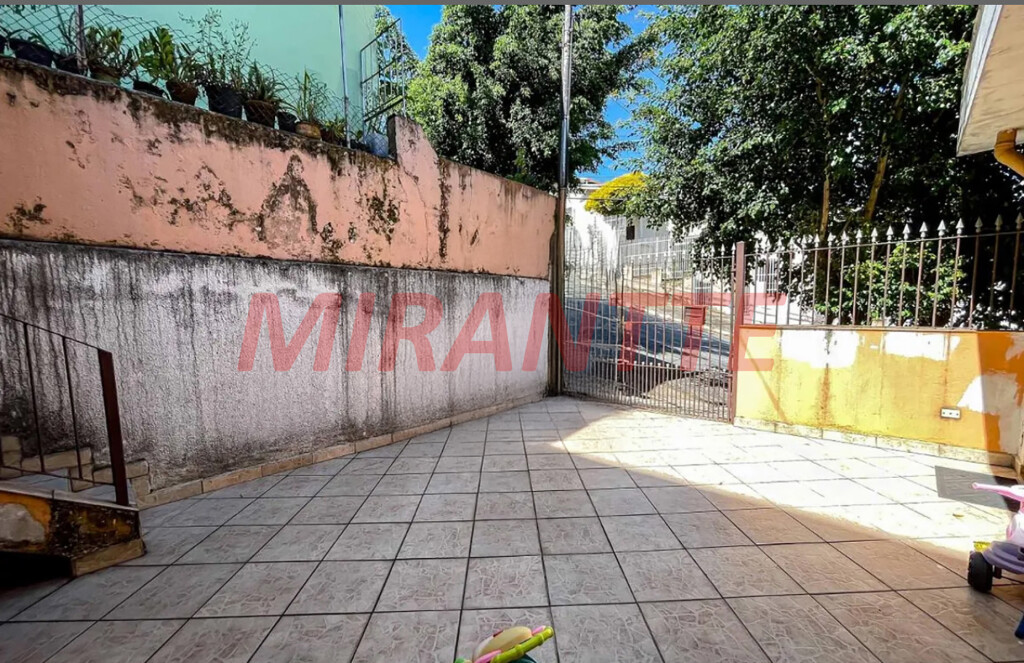 Casa terrea com 3 quartos em Parque Peruche