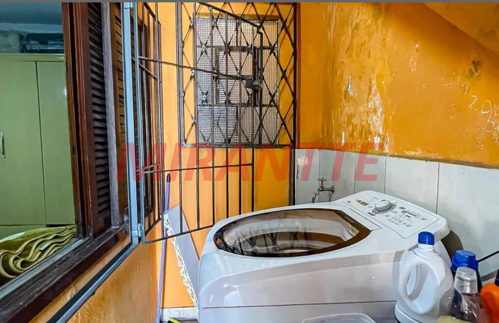 Casa terrea com 3 quartos em Parque Peruche