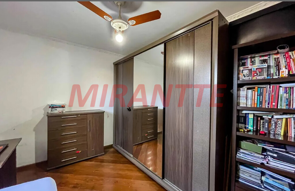 Casa terrea com 3 quartos em Parque Peruche