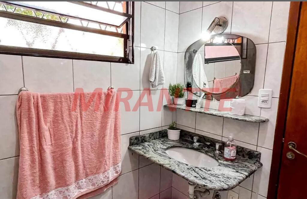 Casa terrea com 3 quartos em Parque Peruche