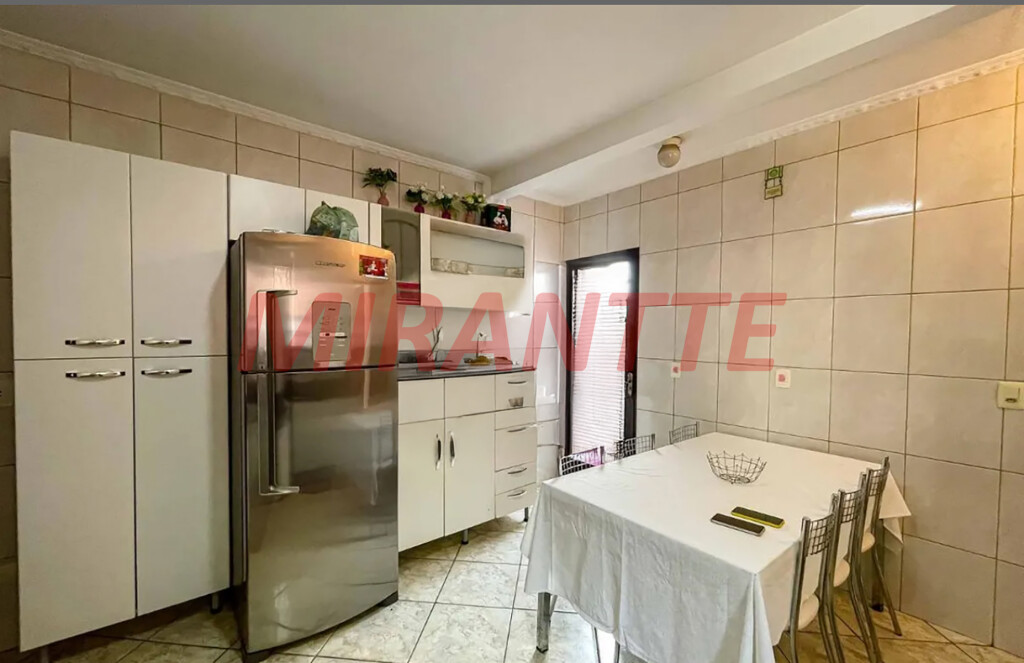 Casa terrea com 3 quartos em Parque Peruche