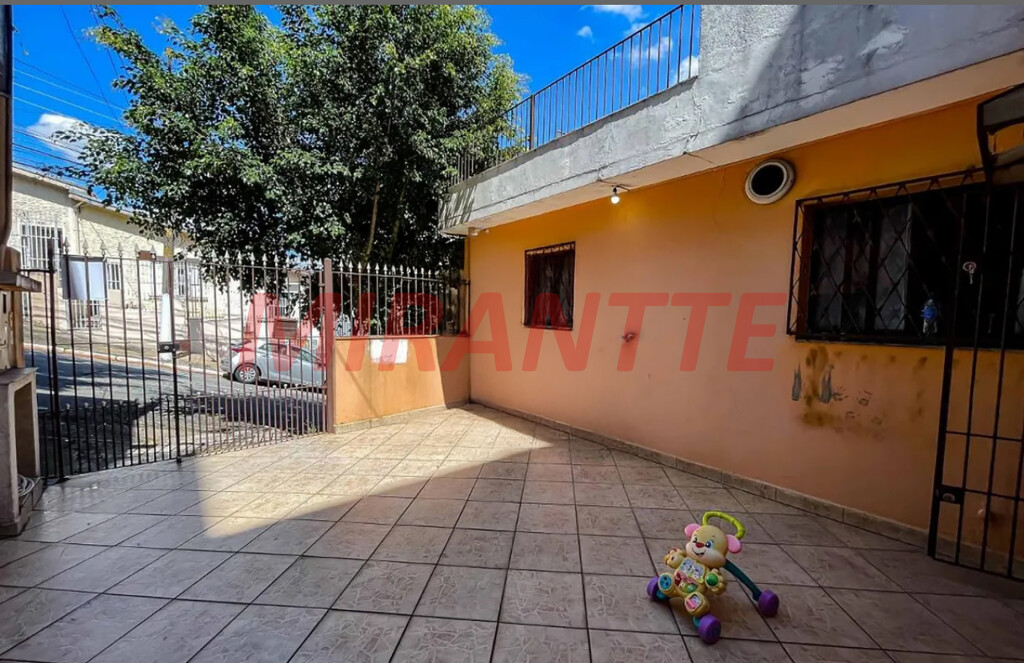 Casa terrea com 3 quartos em Parque Peruche