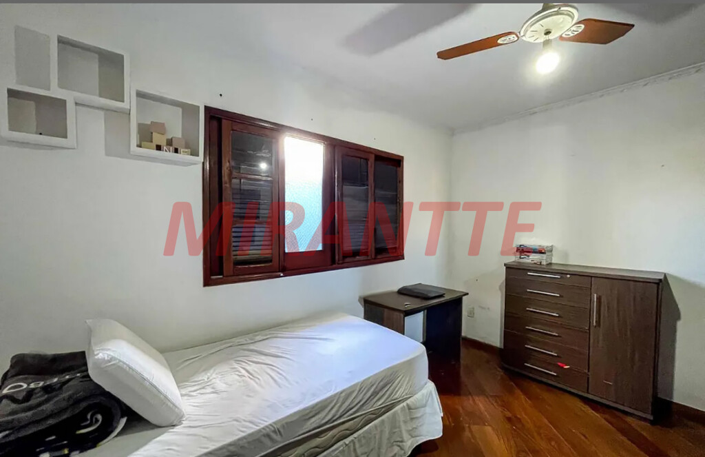 Casa terrea com 3 quartos em Parque Peruche