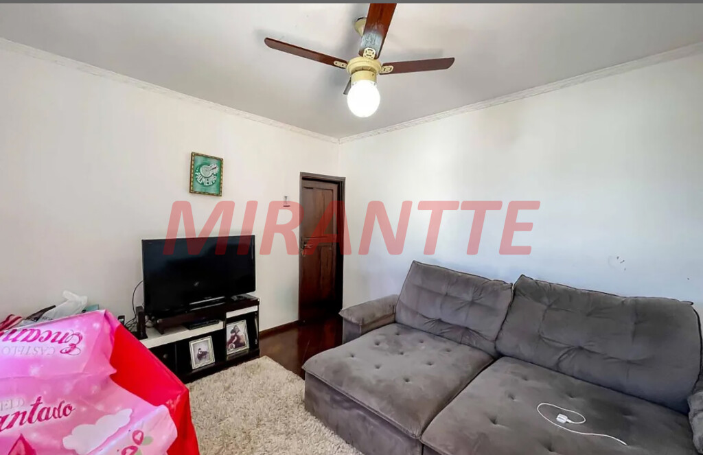 Casa terrea com 3 quartos em Parque Peruche