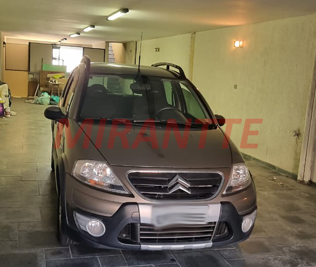 Sobrado com 4 quartos em Vila Bonilha