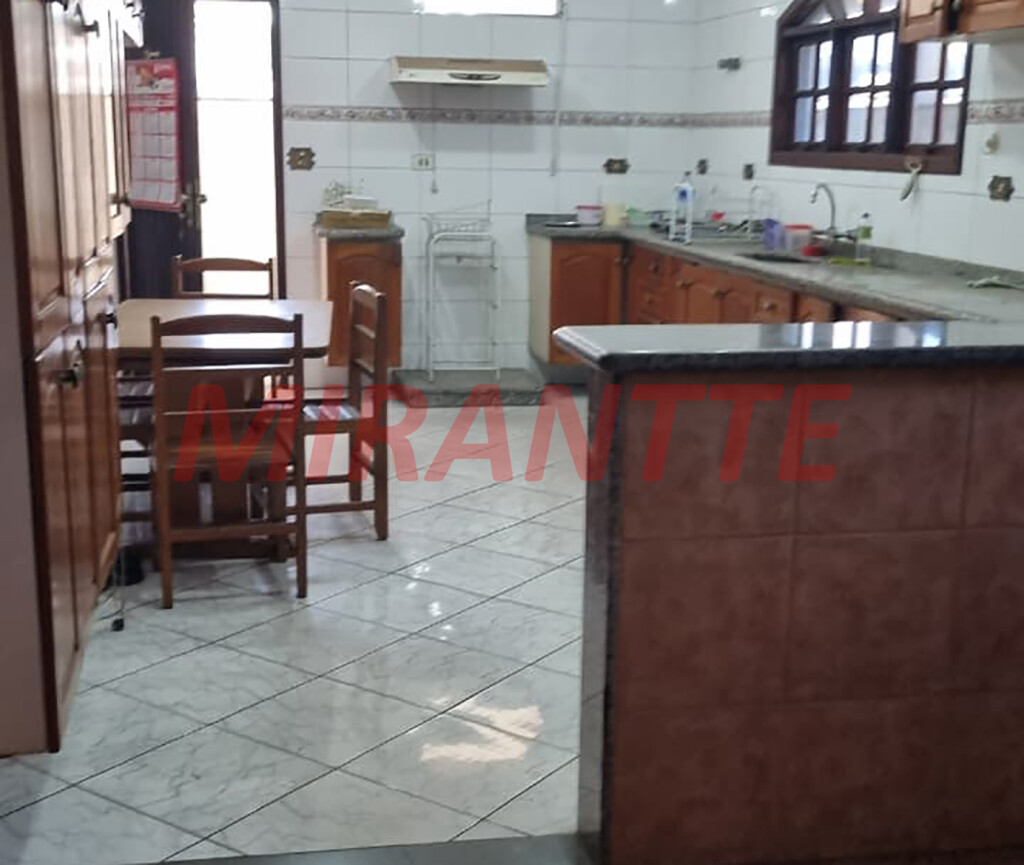 Sobrado com 4 quartos em Vila Bonilha