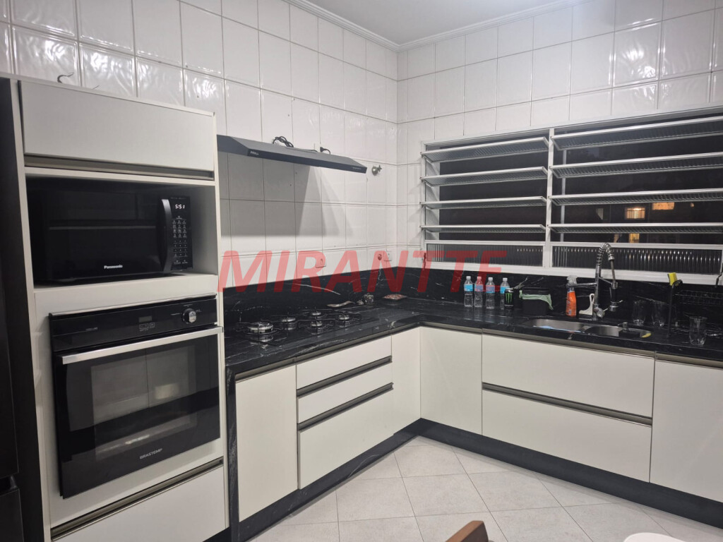 Sobrado de 277m² com 3 quartos em Santana