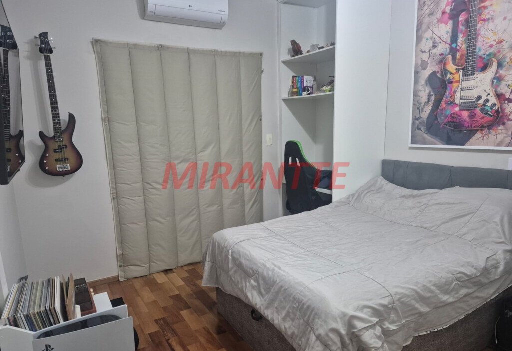 Sobrado de 277m² com 3 quartos em Santana