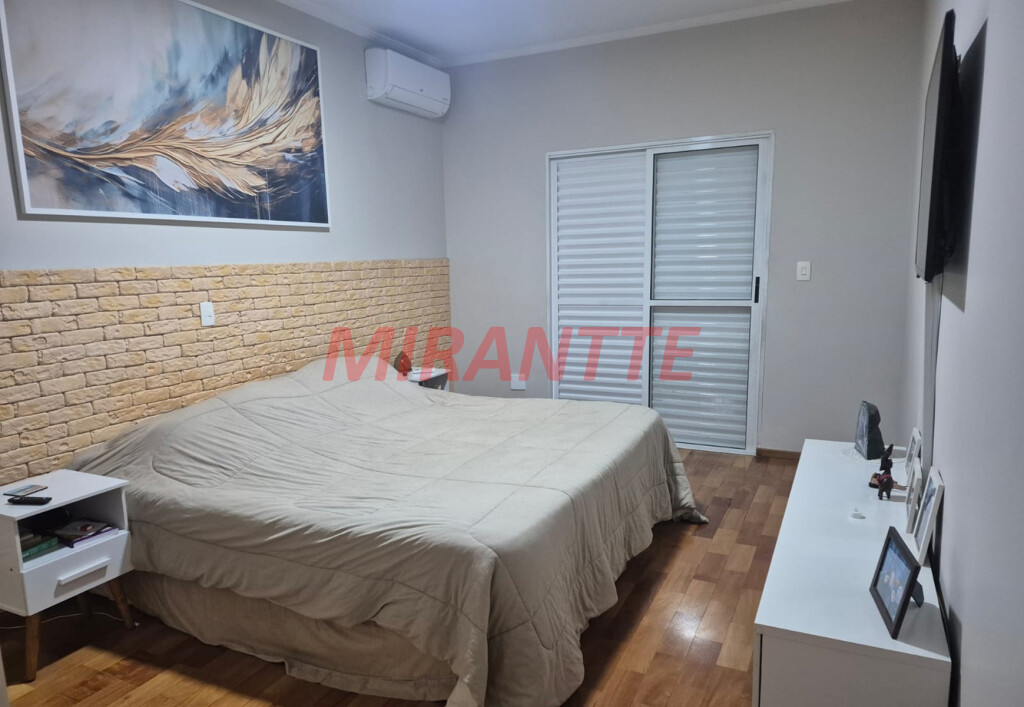 Sobrado de 277m² com 3 quartos em Santana