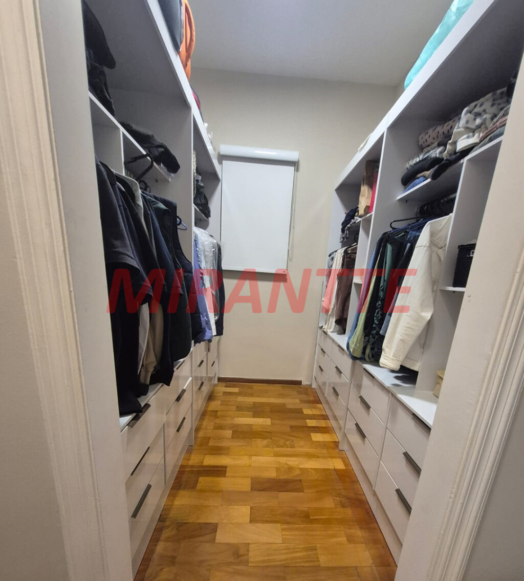 Sobrado de 277m² com 3 quartos em Santana