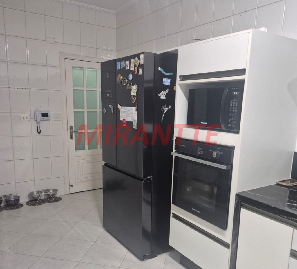 Sobrado de 277m² com 3 quartos em Santana