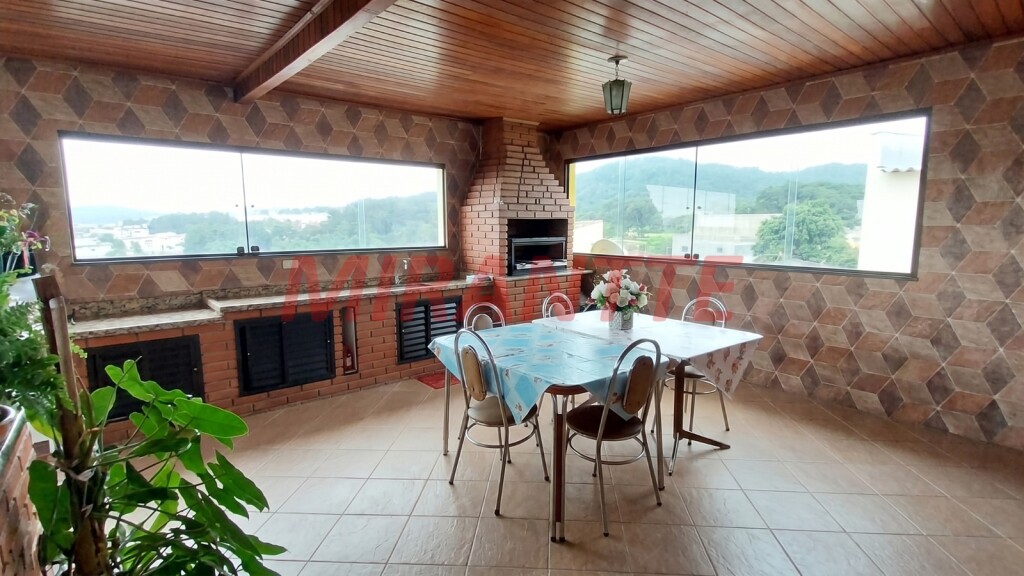 Sobrado de 292m² com 4 quartos em Vila Zilda