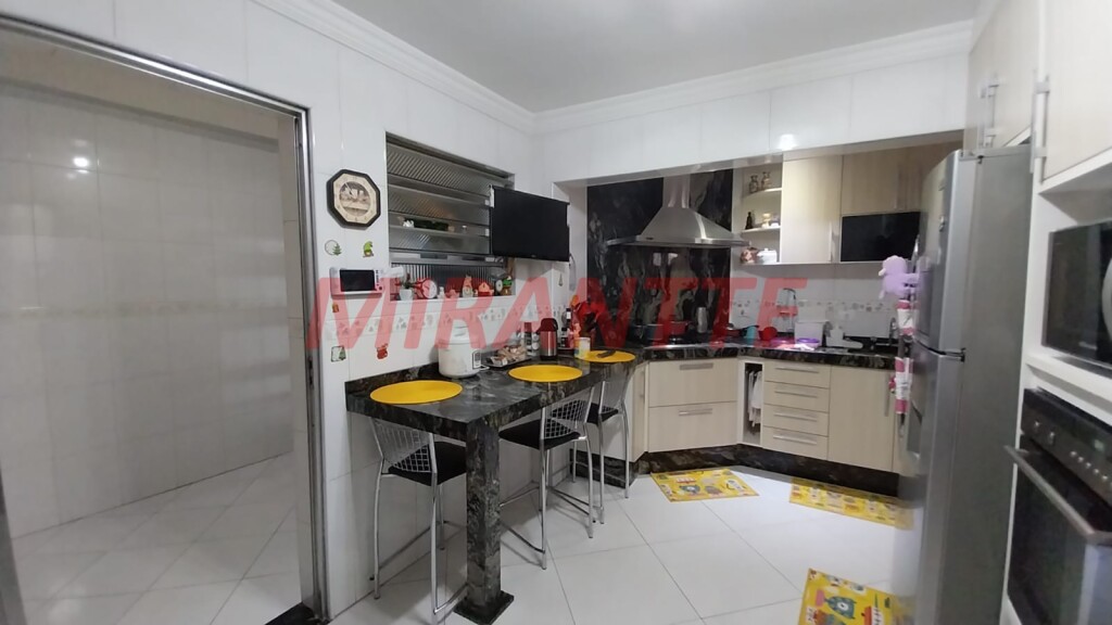 Sobrado de 292m² com 4 quartos em Vila Zilda