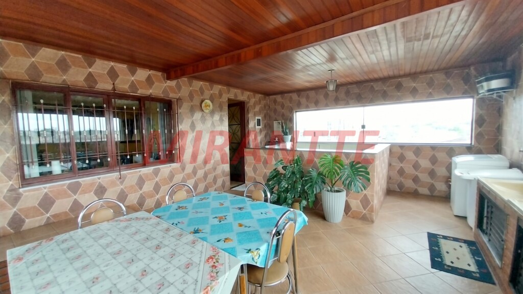 Sobrado de 292m² com 4 quartos em Vila Zilda