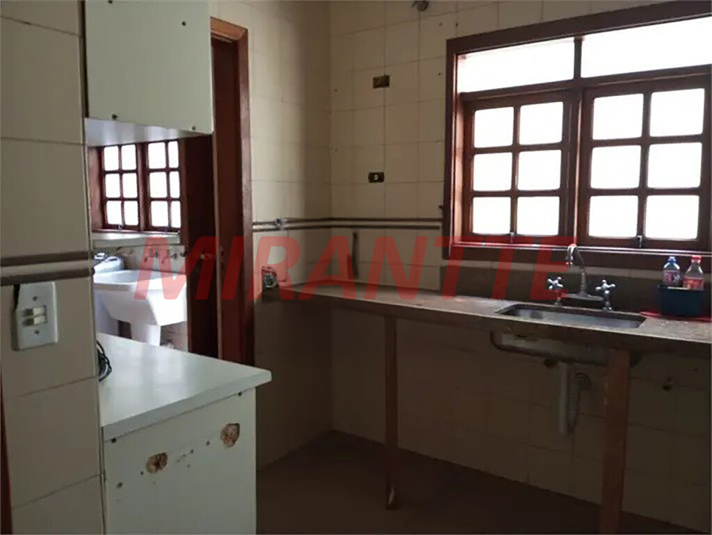 Sobrado de 220m² com 3 quartos em Vila Nivi
