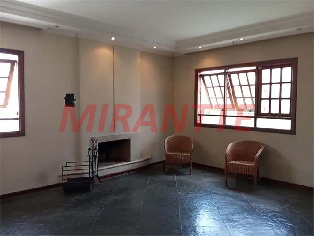 Sobrado de 220m² com 3 quartos em Vila Nivi