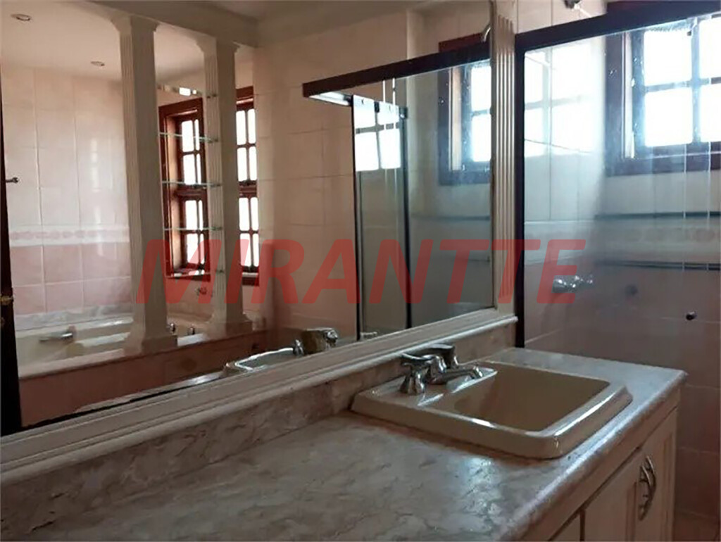 Sobrado de 220m² com 3 quartos em Vila Nivi