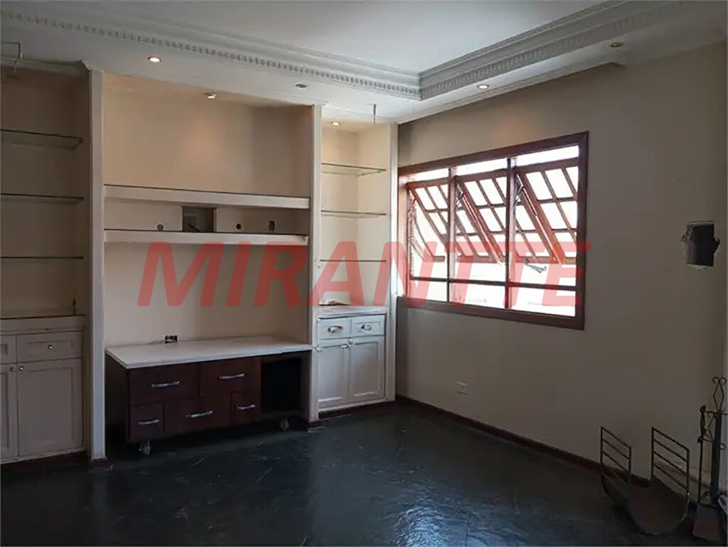 Sobrado de 220m² com 3 quartos em Vila Nivi