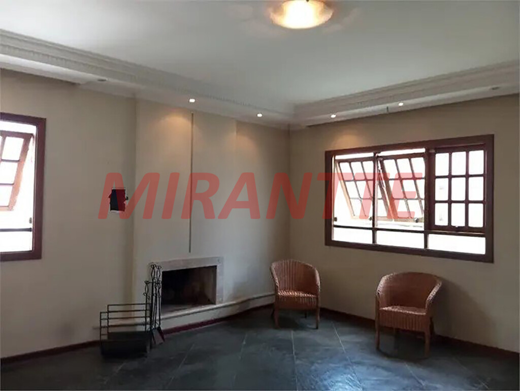 Sobrado de 220m² com 3 quartos em Vila Nivi
