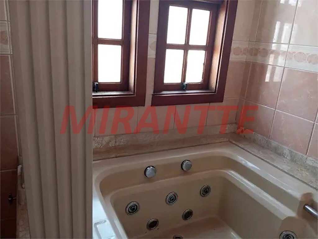 Sobrado de 220m² com 3 quartos em Vila Nivi