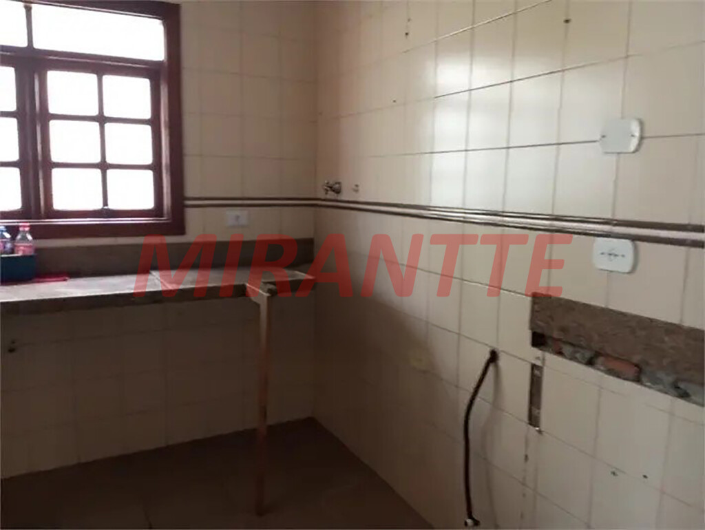Sobrado de 220m² com 3 quartos em Vila Nivi