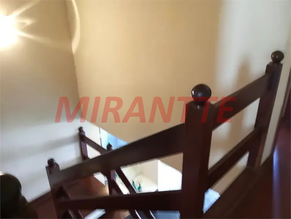 Sobrado de 220m² com 3 quartos em Vila Nivi