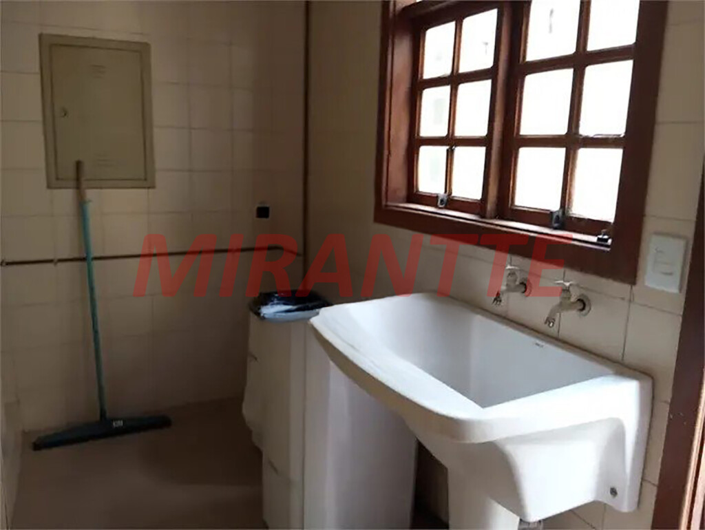 Sobrado de 220m² com 3 quartos em Vila Nivi