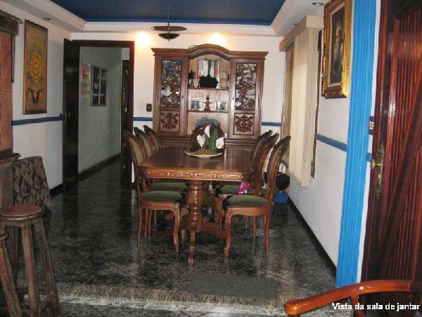 Sobrado de 250m² com 4 quartos em Vila Nova Parada