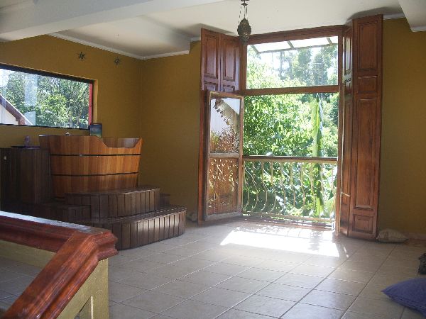 Sobrado com 4 quartos em Jardim Virginia Bianca