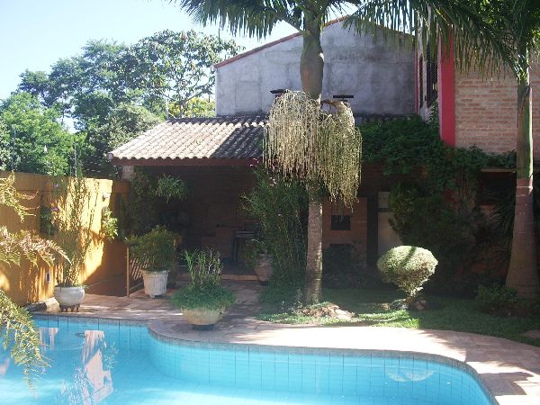 Sobrado com 4 quartos em Jardim Virginia Bianca