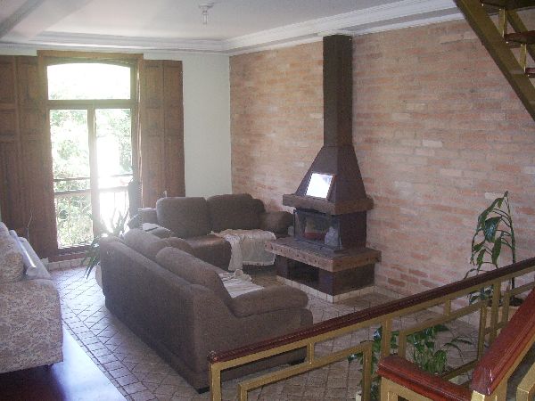 Sobrado com 4 quartos em Jardim Virginia Bianca