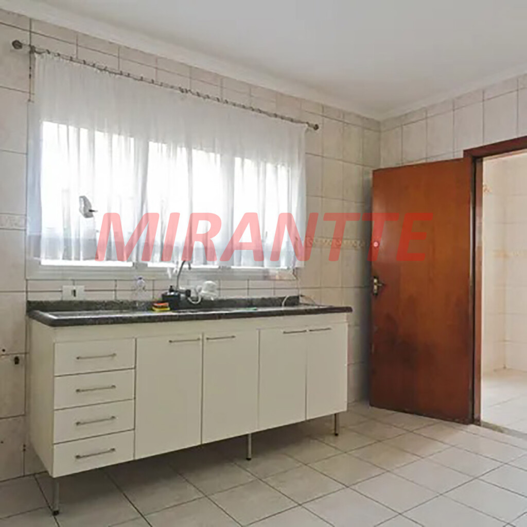 Sobrado de 380m² com 4 quartos em Parada  Inglesa