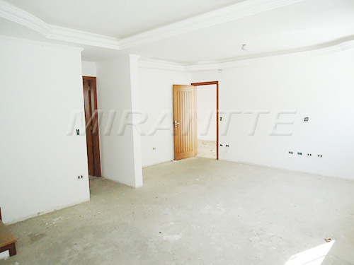 Sobrado com 4 quartos em Tremembe