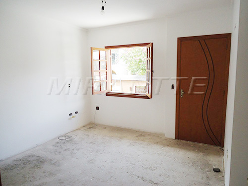 Sobrado com 4 quartos em Tremembe