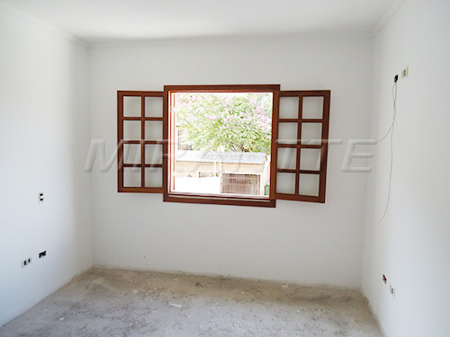 Sobrado com 4 quartos em Tremembe