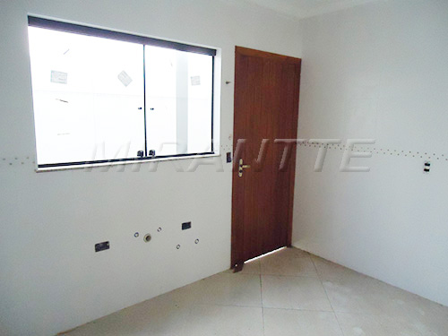 Sobrado com 4 quartos em Tremembe