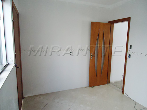 Sobrado com 4 quartos em Tremembe