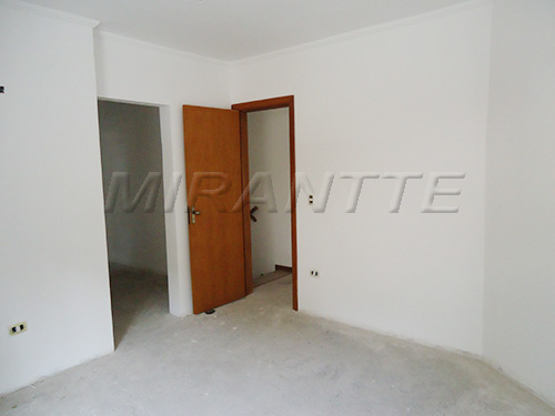 Sobrado com 4 quartos em Tremembe