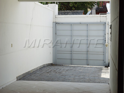 Sobrado com 4 quartos em Tremembe