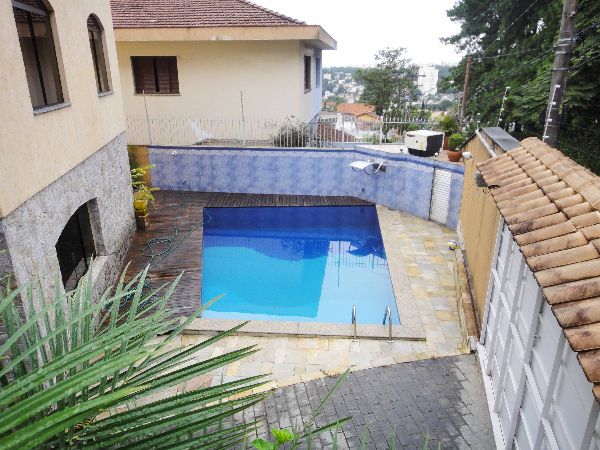 Sobrado de 400m² com 7 quartos em Tremembe