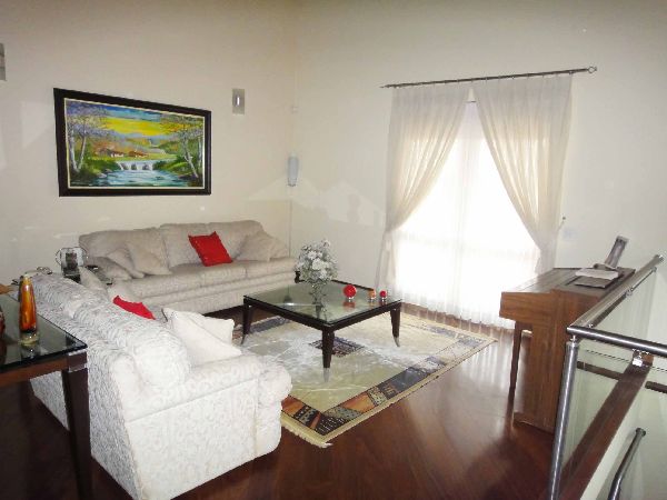 Sobrado de 400m² com 7 quartos em Tremembe