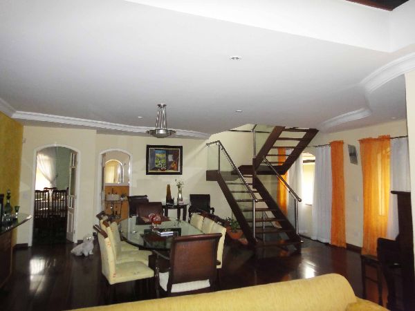 Sobrado de 400m² com 7 quartos em Tremembe
