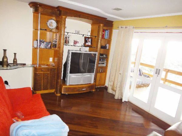 Sobrado de 400m² com 7 quartos em Tremembe