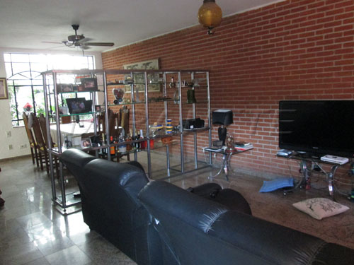 Sobrado com 3 quartos em Horto Florestal