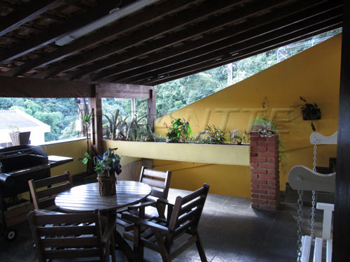 Sobrado com 3 quartos em Horto Florestal