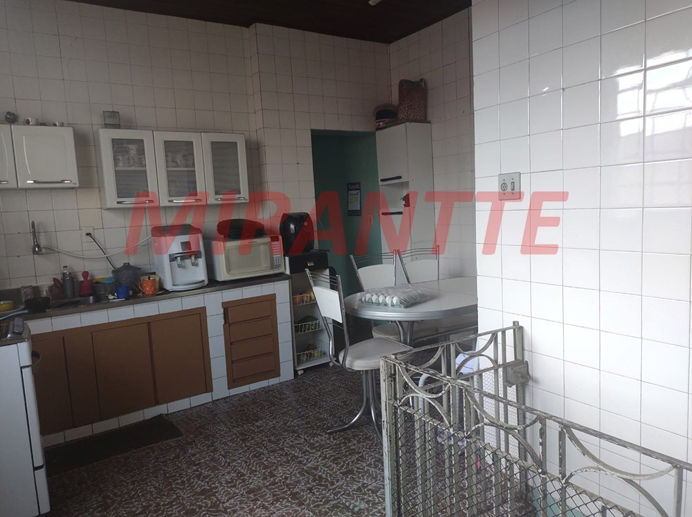 Casa terrea de 140m² com 4 quartos em Água Fria