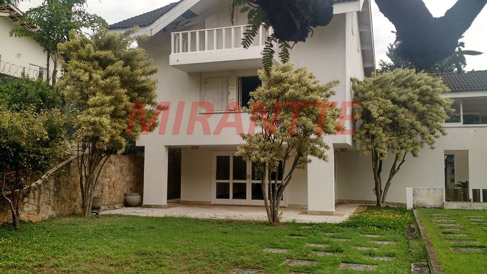 Sobrado de 858m² com 4 quartos em Barro Branco