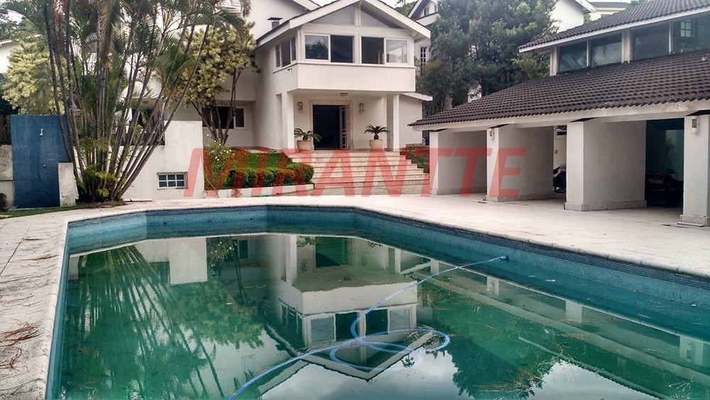 Sobrado de 858m² com 4 quartos em Barro Branco