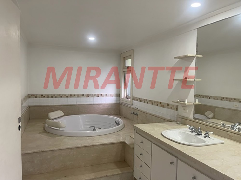 Sobrado de 858m² com 4 quartos em Barro Branco
