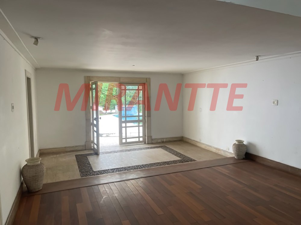 Sobrado de 858m² com 4 quartos em Barro Branco